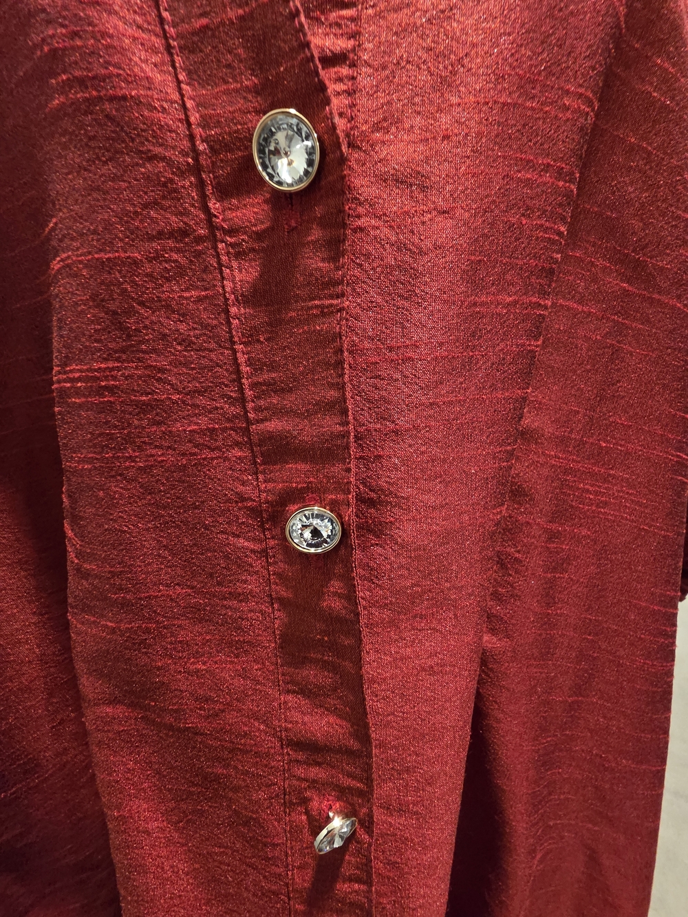 Women’s High-Low Button-Front Swing Dress in Deep Red - Picture 4 of 8